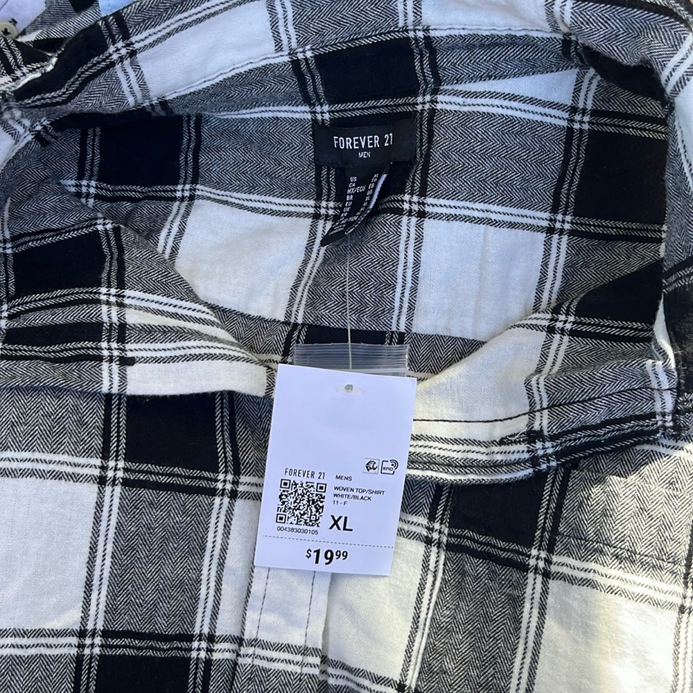 Forever 21 Mens Plaid shirt. Brand new still has tags.